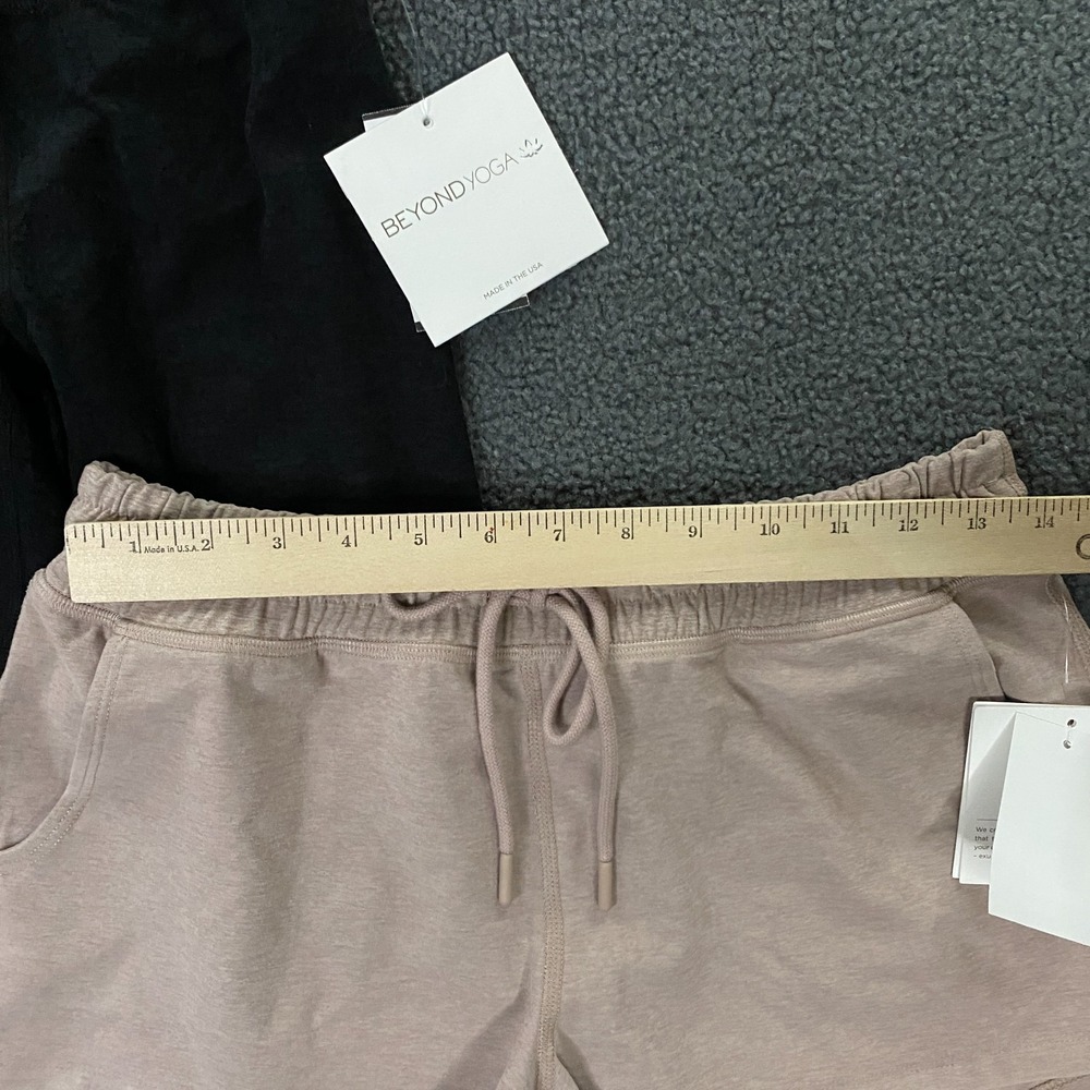 Beyond Yoga Set of 2 size XS Twist Through Leggings Worked Up Shorts NWT - Picture 4 of 16